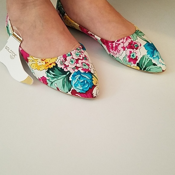 Gold Toe Floral Shoes - Picture 2 of 7